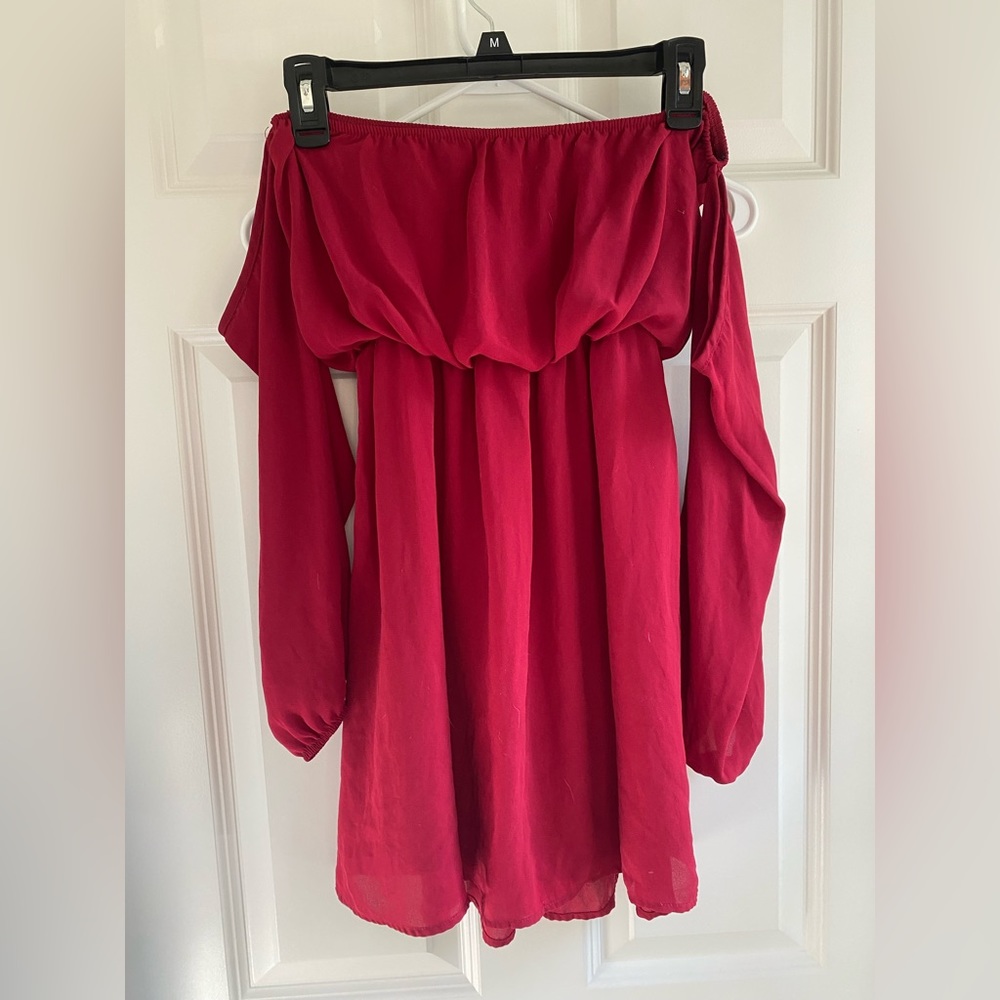 Beautiful off-the-shoulder long sleeved red dress Size medium
